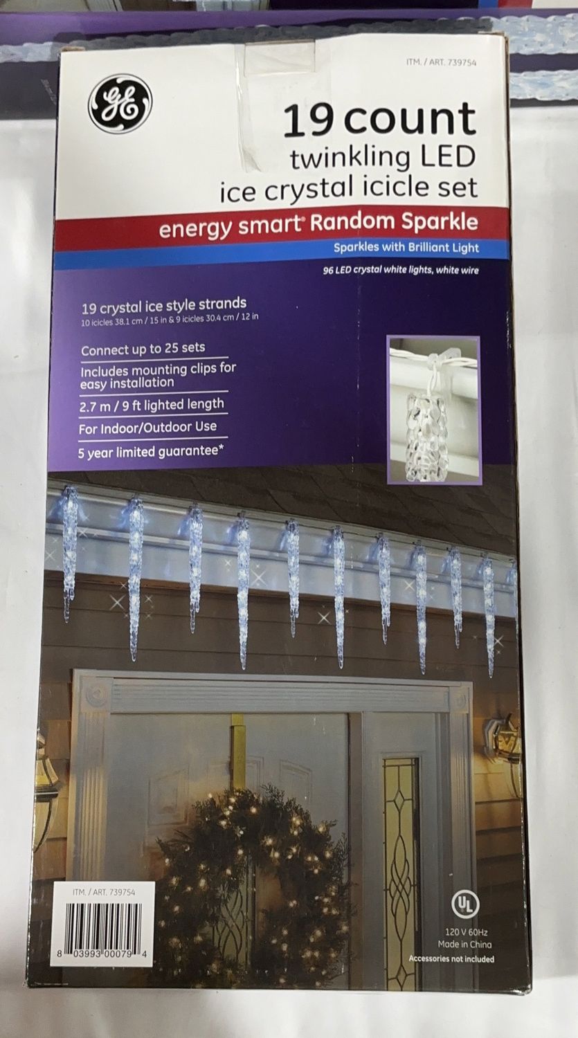MOLDED ICICLE 19CT LED  Costco Item 739754-OPEN BOX