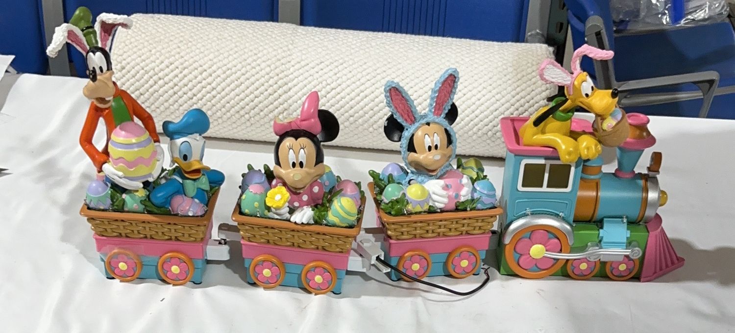 DISNEY TRAIN  Costco Item 1851631-BROKEN