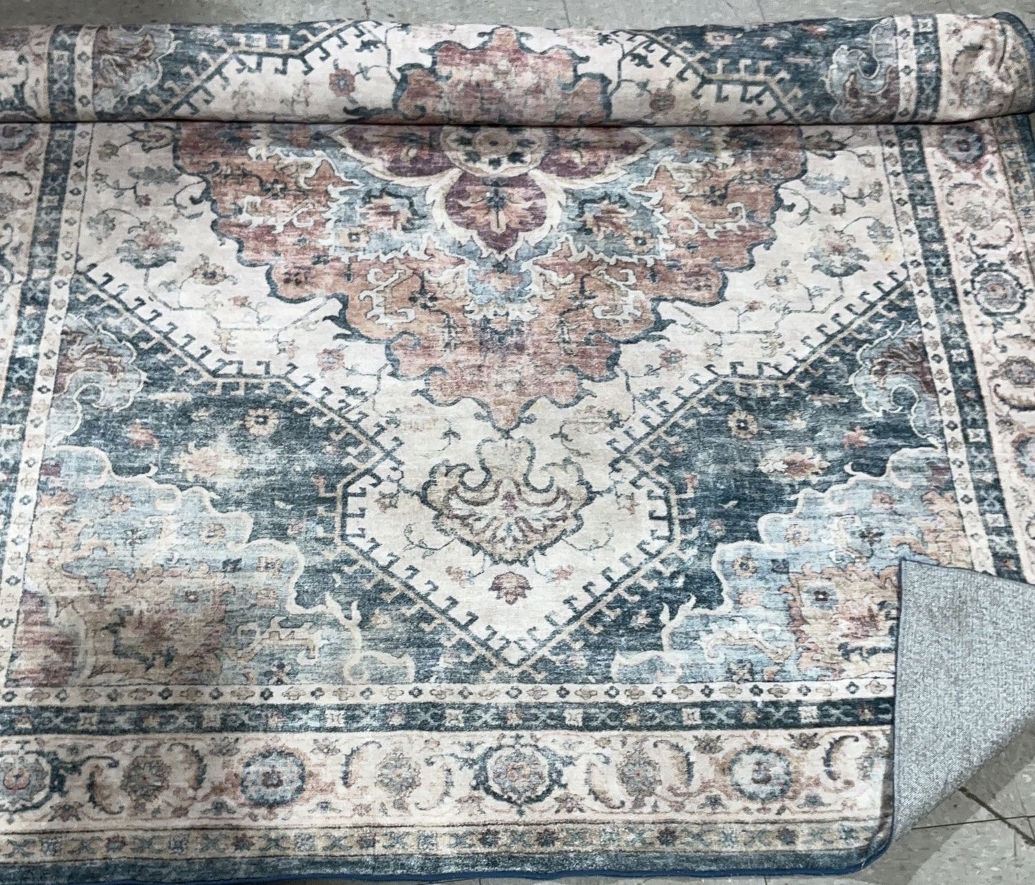 W AND A WASHABLE RUG 5X7  Costco Item 1832085-OPEN BOX