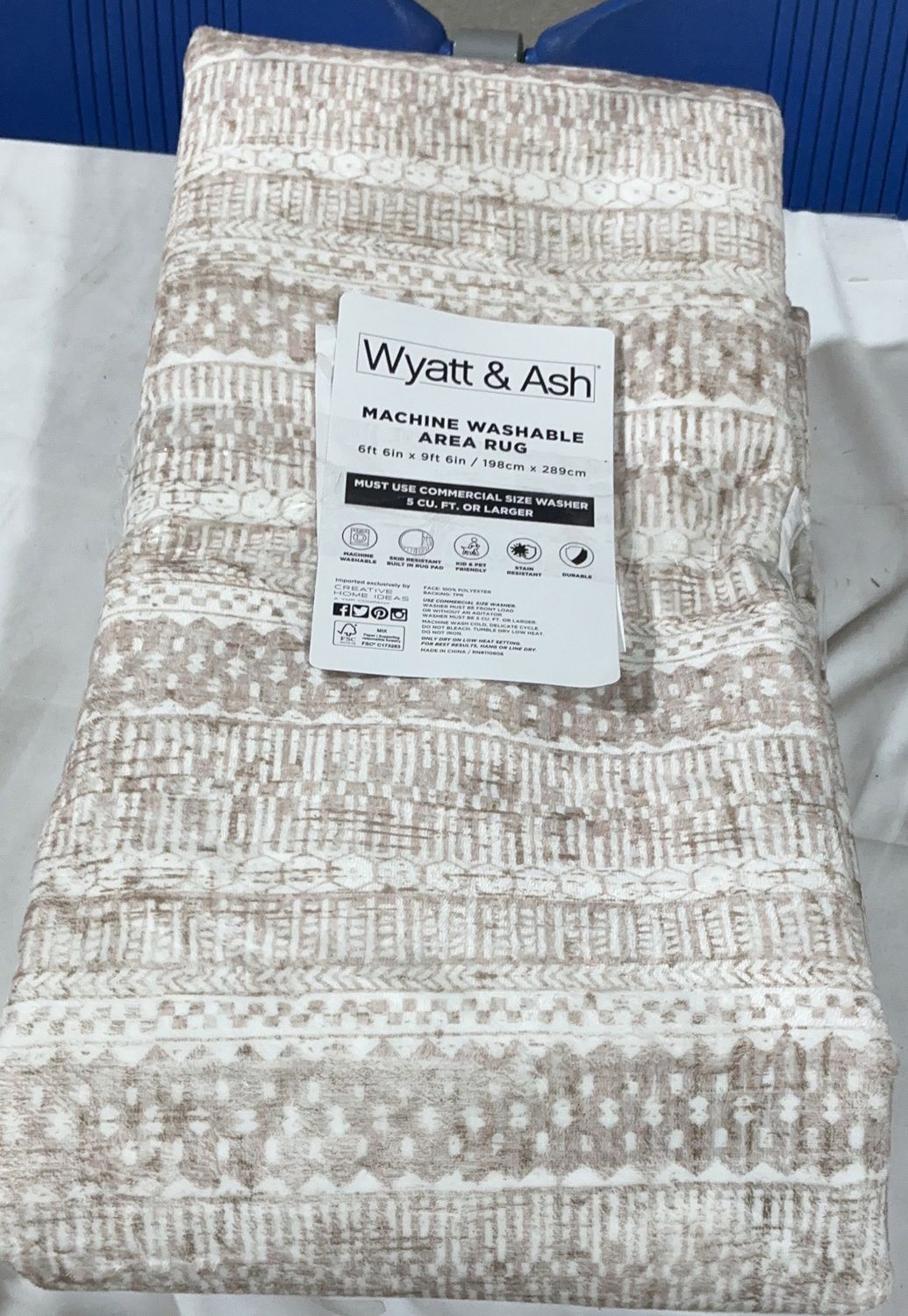 WA OAKLEY BEIGE 6X9  Costco Item 1843442-Open Box