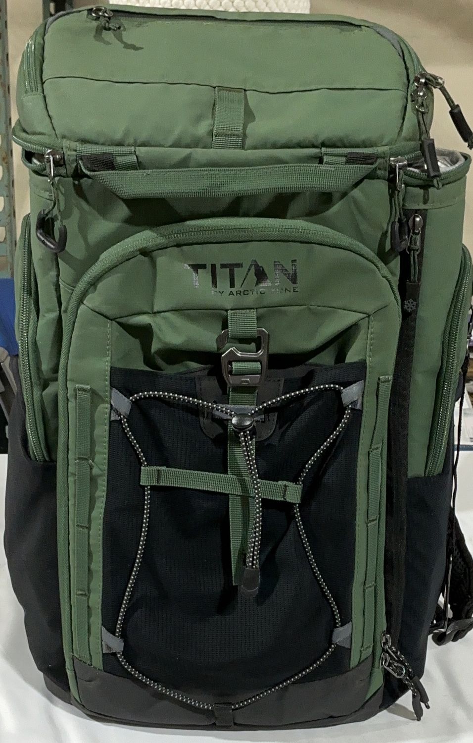 TITAN 26-CAN BACKPACK  Costco Item 1872066-OPEN BOX