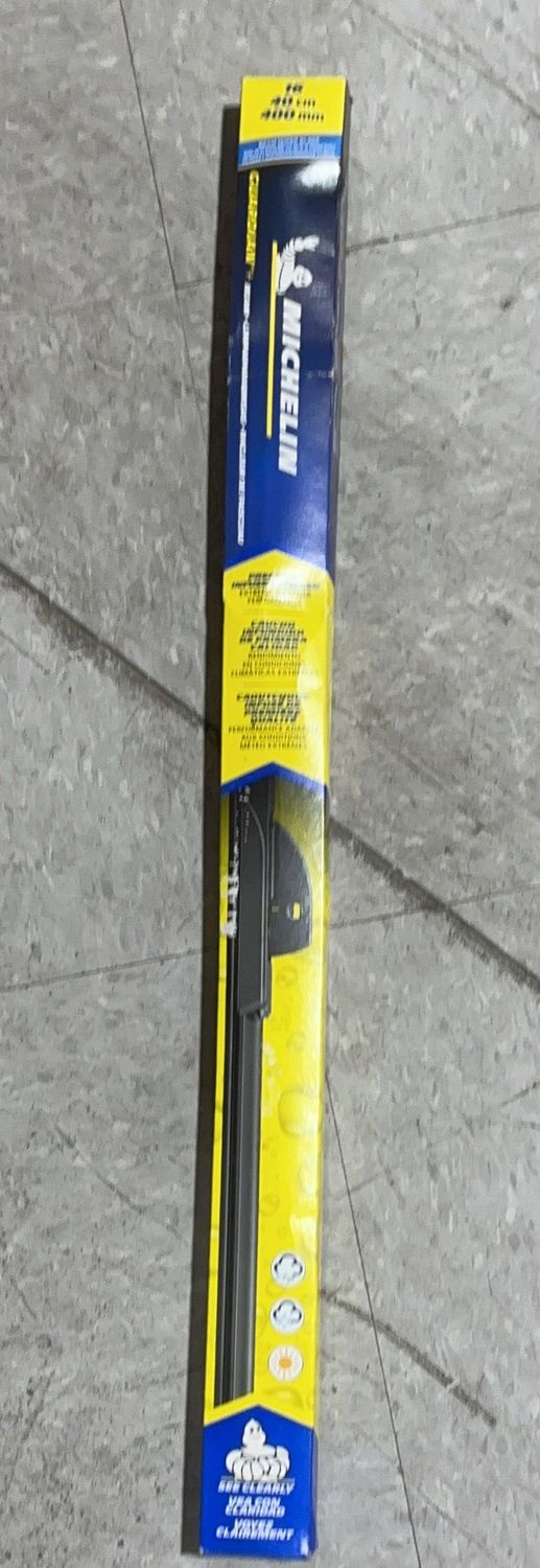 16" Michelin Hybrid Blade  – Mixed Automotive Supplies Household Product | Item #1426546-USED