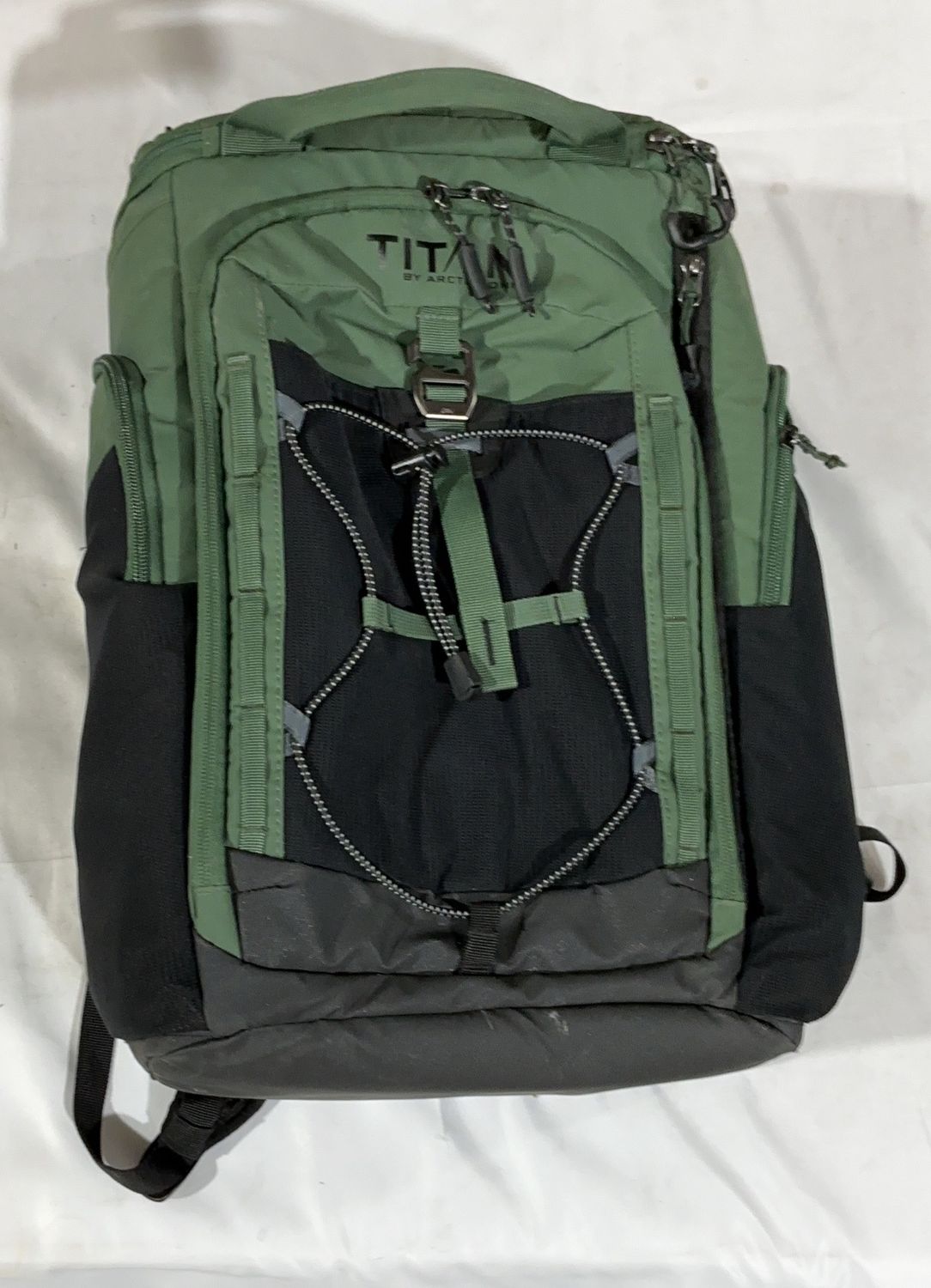 Titan 26-Can Backpack  – Mixed Sports And Outdoors Personal Care Product | Item #1872066-LIKE NEW