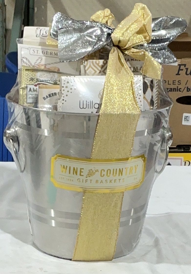 Veuve Clicquot Holiday  – Wine Beer And Liquor | Item 1390411 6554778-LIKE NEW