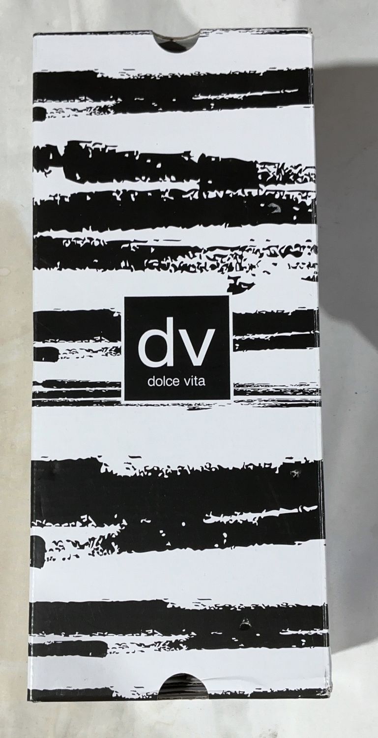 Dv Black 7 Flat Performance Comfort Footwear - Item 1873259-LIKE NEW