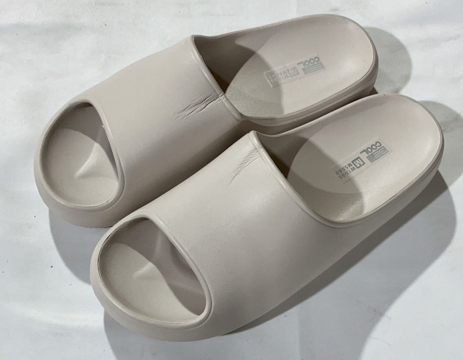 32D Sporty Cushion Slide Performance Comfort Footwear - Item 1839592-USED