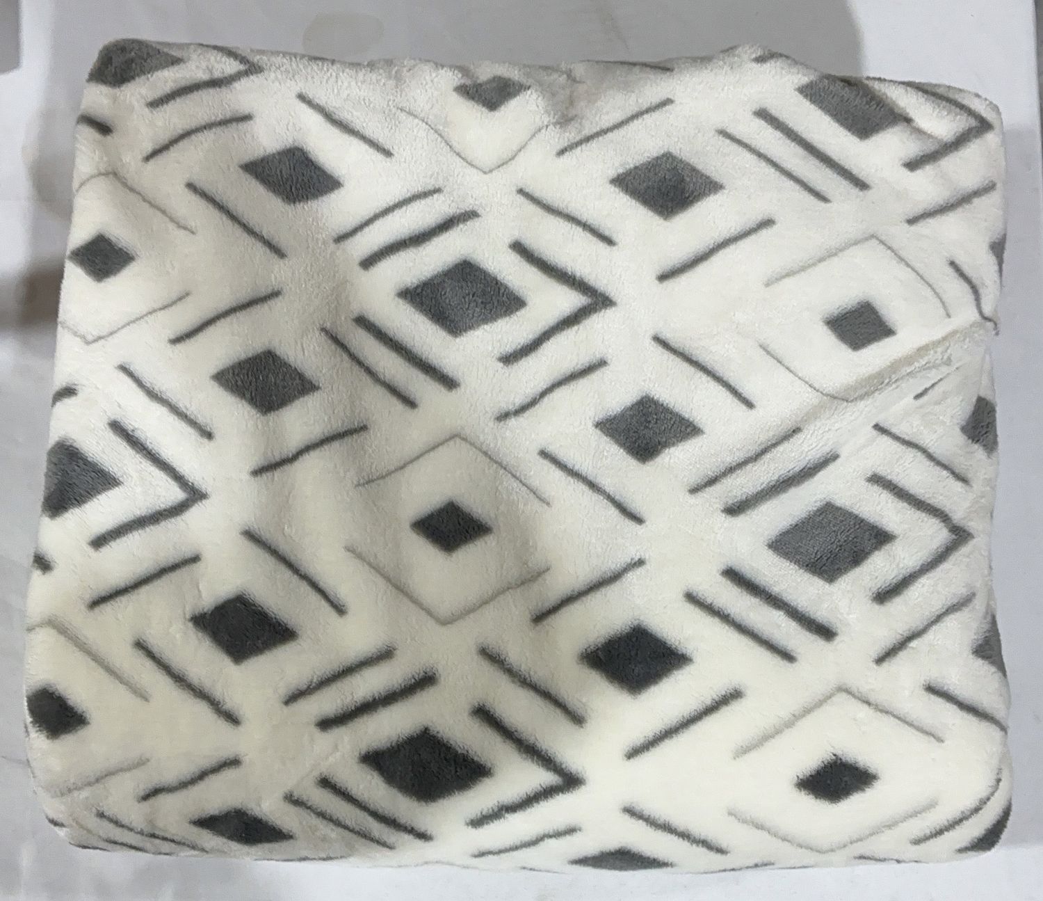 Premium LC ULTIMATE FF THROW – Durable, Modern Design, High-Quality Construction | Model Standard Model | Item #1796171 | 161-OPEN BOX