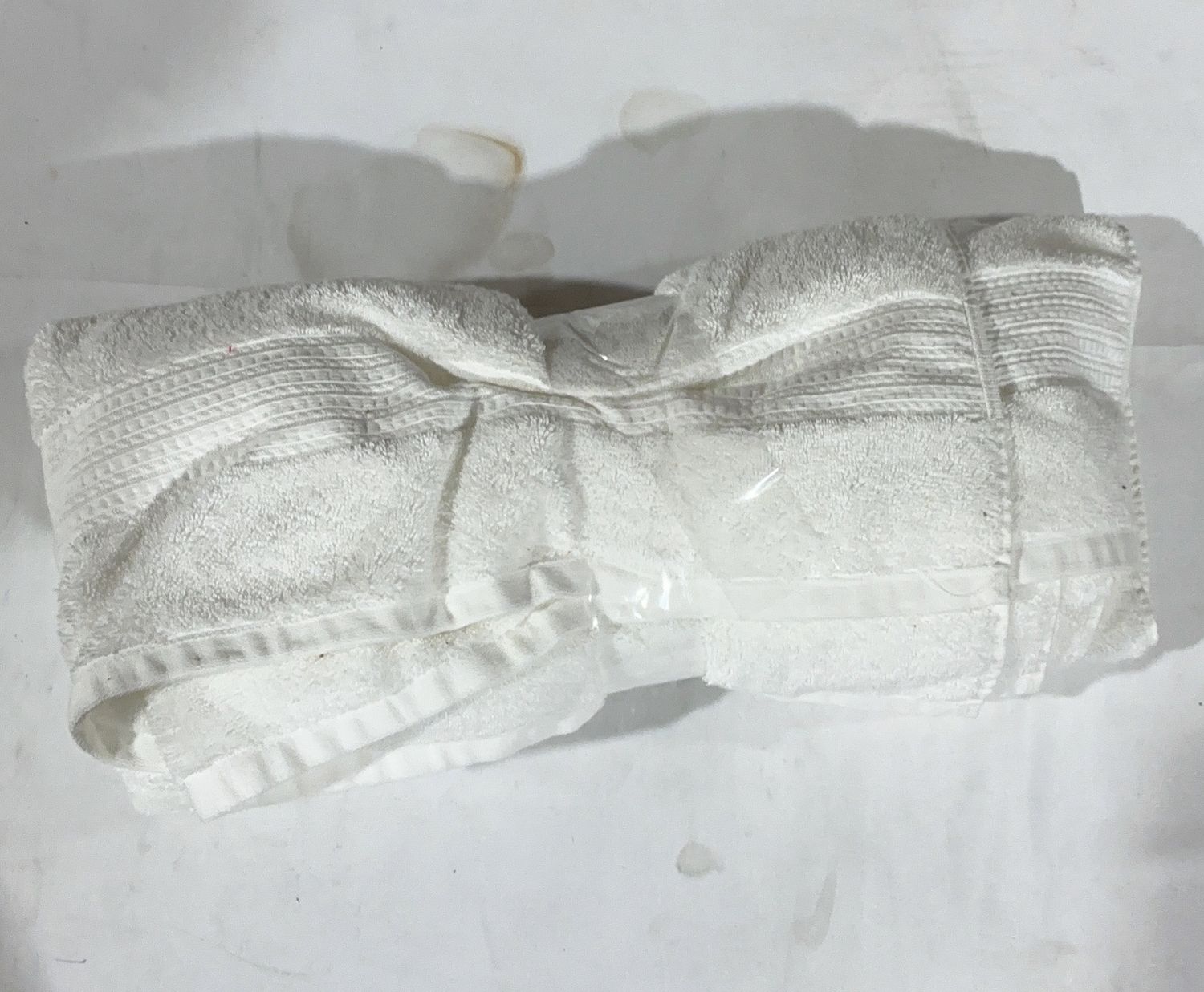 Premium PURELY BATH TOWEL WHITE – Durable, Modern Design, High-Quality Construction | Model Standard Model | Item #1855701 | 278