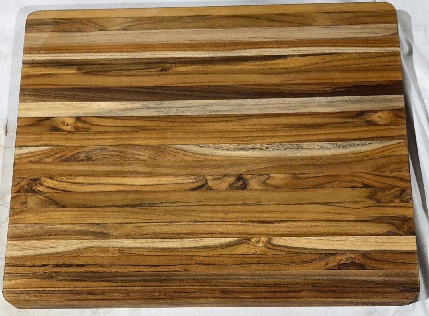 Premium TEAKHAUS CUTTING BOARD – Durable, Modern Design, High-Quality Construction | Model Standard Model | Item #1823778 | 156-LIKE NEW