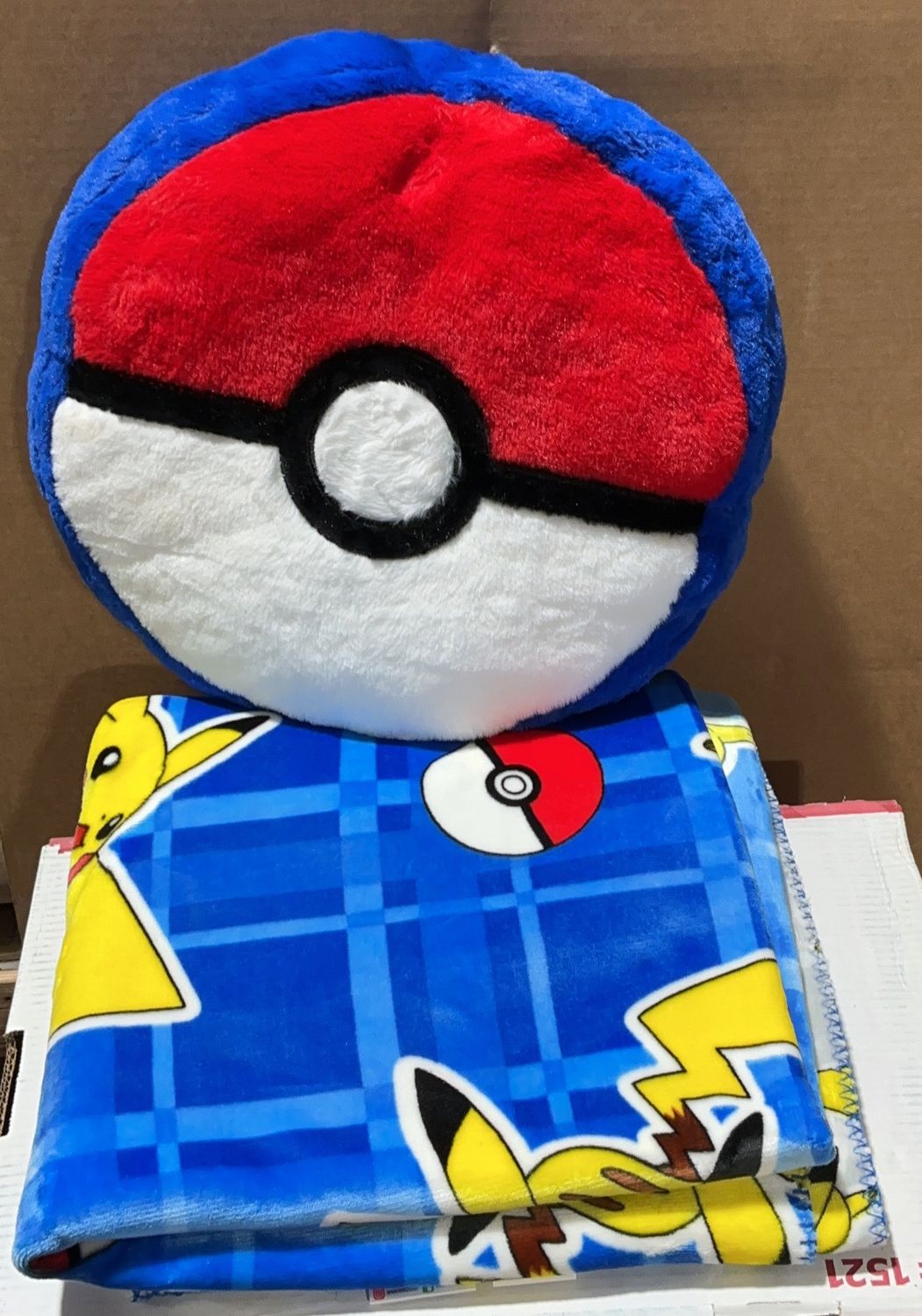 Premium POKEBALL THROW AND PILLOW – Durable, Modern Design, High-Quality Construction | Model Standard Model | Item #1976037 | 180-OPEN BOX