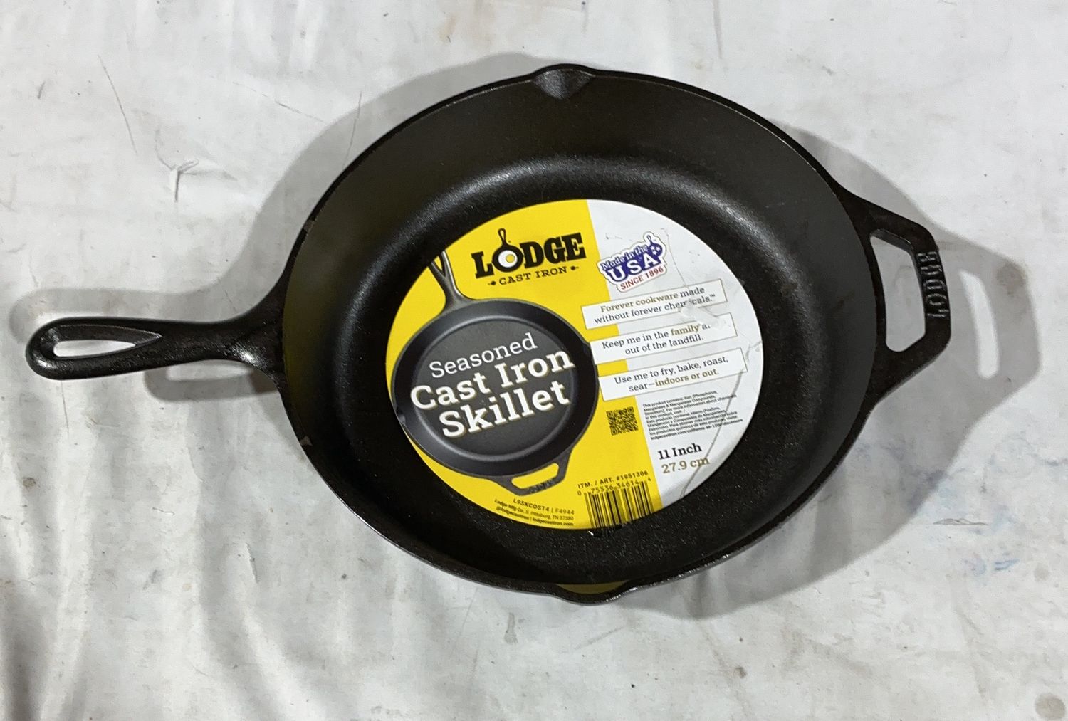 Premium LODGE 11" SKILLET – Durable, Modern Design, High-Quality Construction | Model Standard Model | Item #1951306 | 218-OPEN BOX