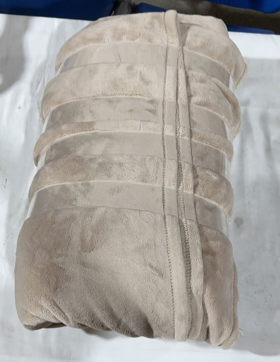 Premium LUXELOFT BLANKET QN – Durable, Modern Design, High-Quality Construction | Model Standard Model | Item #1796202 | 342-OPEN BOX