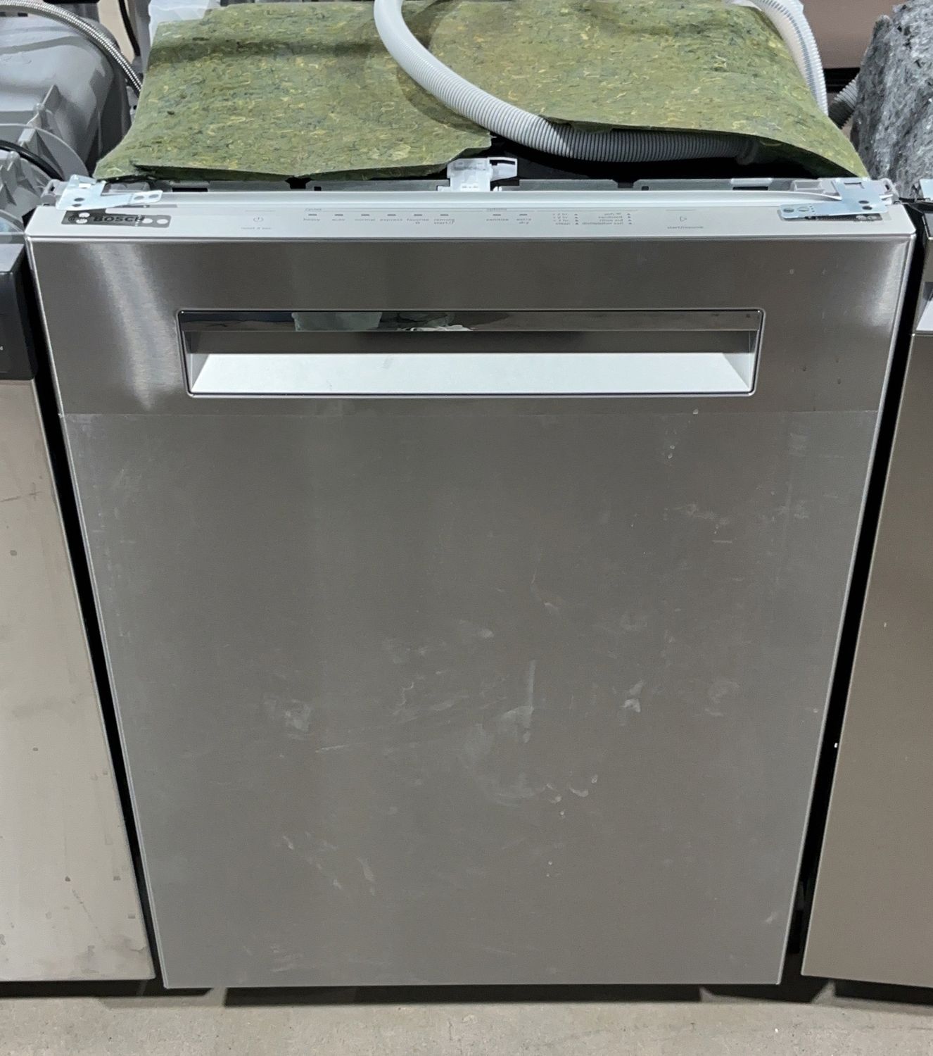 Bosch 500 Series Top Control Dishwasher with AutoAir and TimeLight, 44dBA  Item  1960748 Model  SHP65DC5N