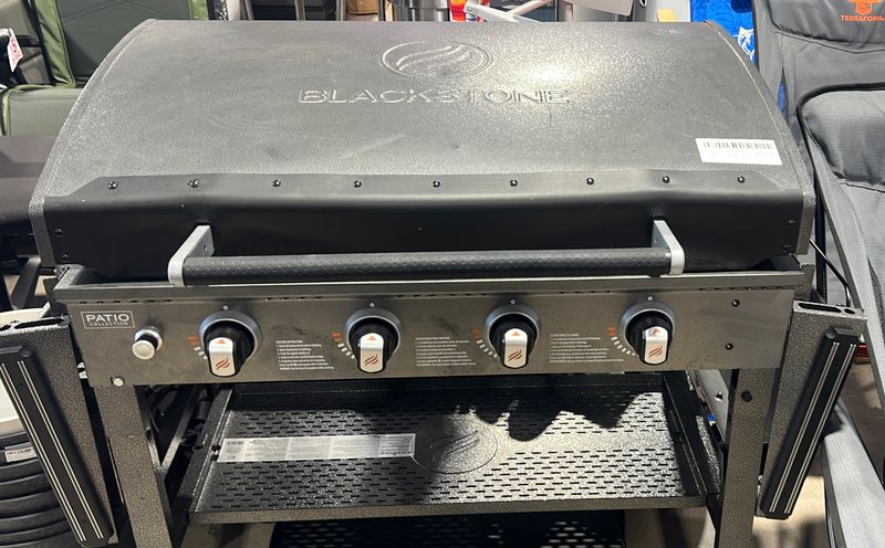 Blackstone 36” Omnivore Griddle with Hinged Hood and Soft Cover N-E-W  Item 1934226