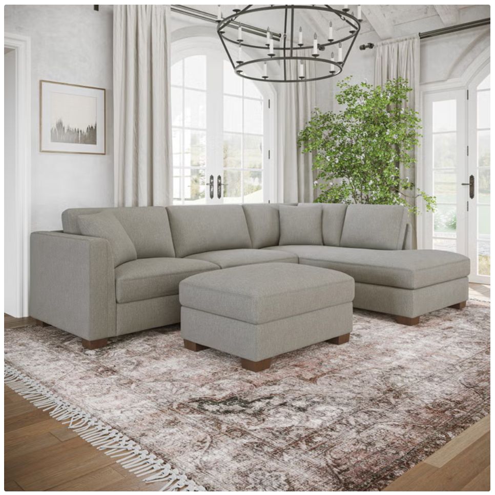 Thomasville Walsen Sectional with Storage Ottoman Item 1812492