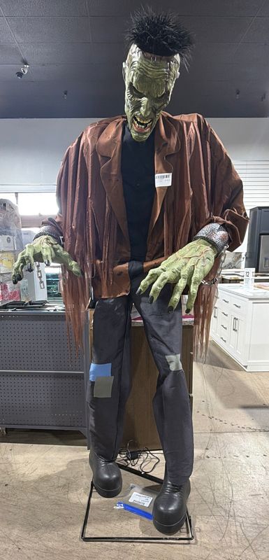 Halloween 7.5ft (2.28m) Animated Monster  Item #1784887