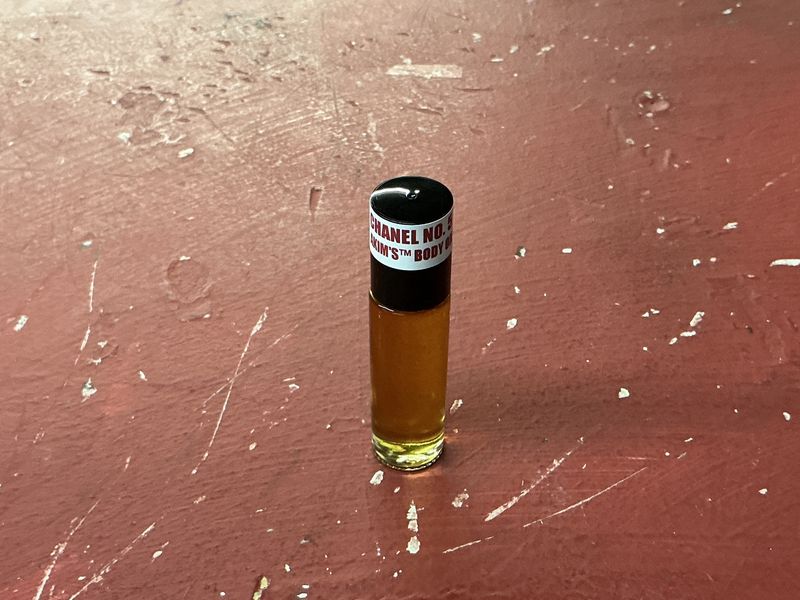 Chanel No. 5 - W Roll - On Body Oil