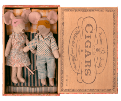 Mum & Dad Mouse In Cigar Box