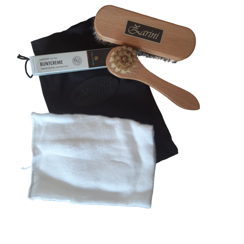 Schuhputzset mit Rosshaarbürste zum Glanzpolieren, einer Rosshaarbürste für den Farbauftrag , Buntcreme 20ml und ein Poliertuch alles in einem schwarzen Stoffbeutel