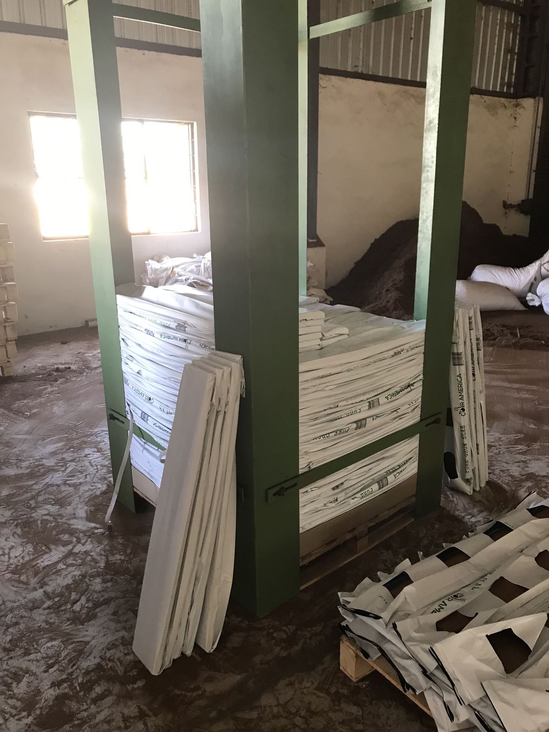 Coco Husk Chips Grow Slab 50-50 (290 Pcs Per Pallet)