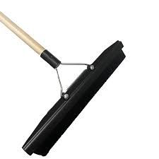 CARPET BRUSH 18" W/ Wooden Handle