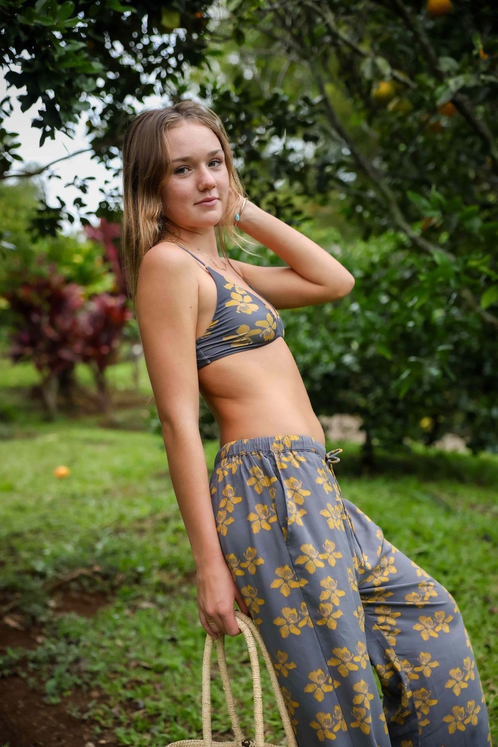 Mai Ava Pant Hol25