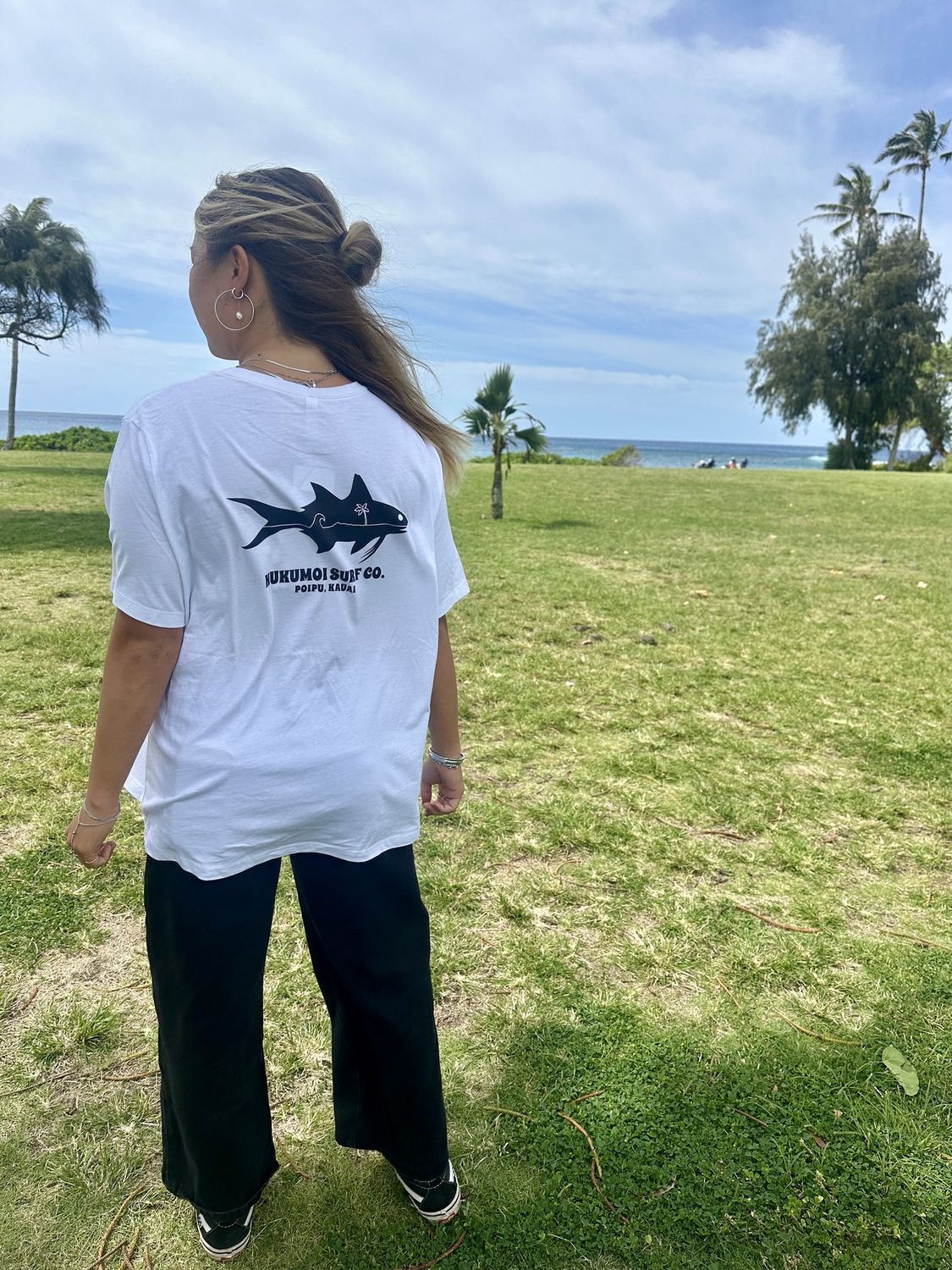 Nukumoi Wahine "moi" Tee