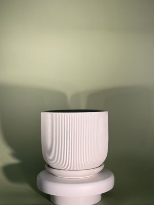 ​Osłonka ceramiczna śnieżnobiała z podstawką