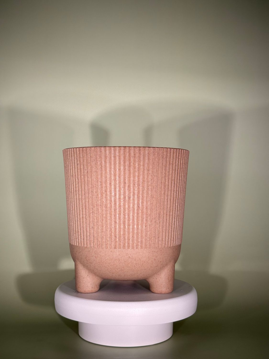 ​Osłonka plastikowa ciemna beżowa z nóżkami