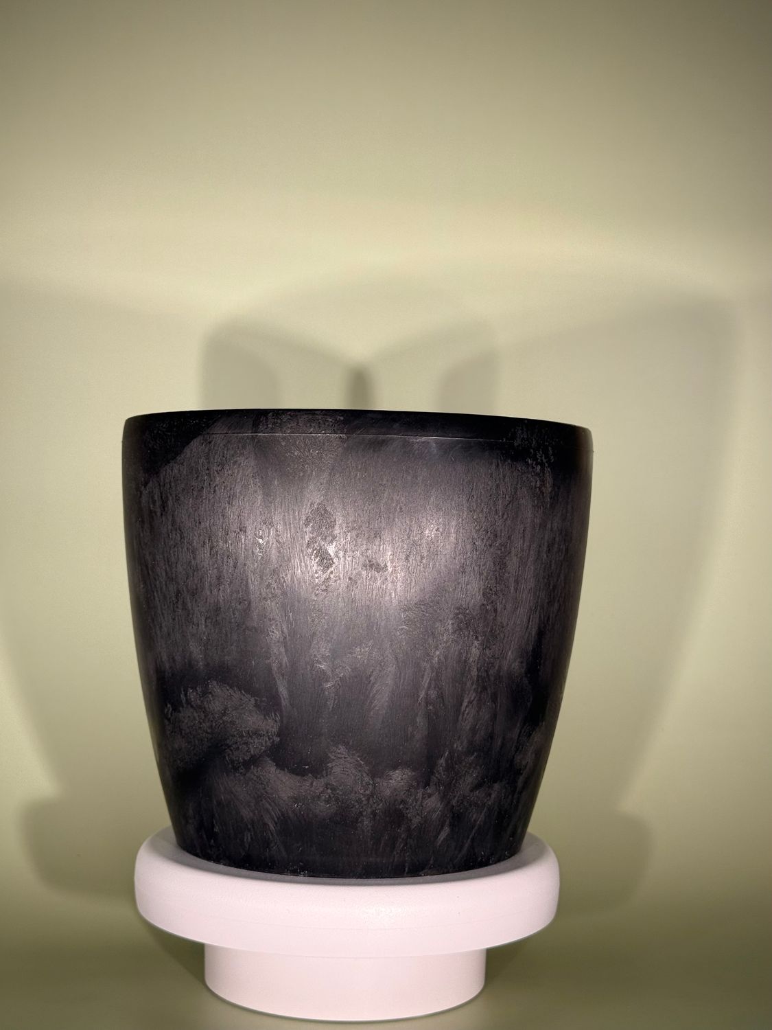 Osłonka plastikowa czarna z matowymi przetarciami