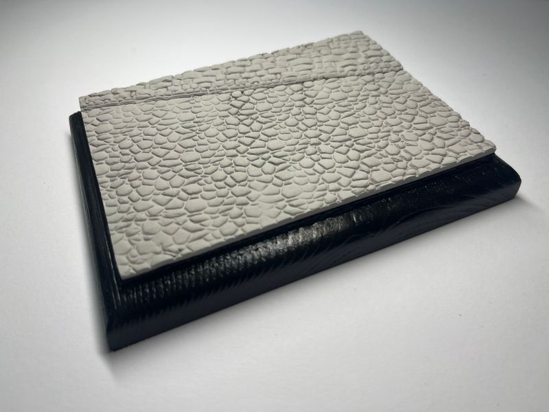 Podstawka dębowa Drewno &amp; Gips – Kamienista – Prostokąt S | Czarny | Frez zaokrąglony