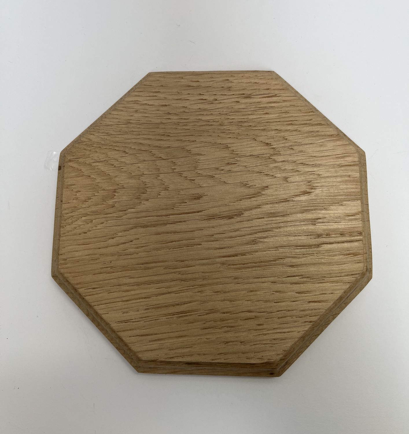 Ośmiokątna podstawka dębowa | Czarny| Frez klasyczny