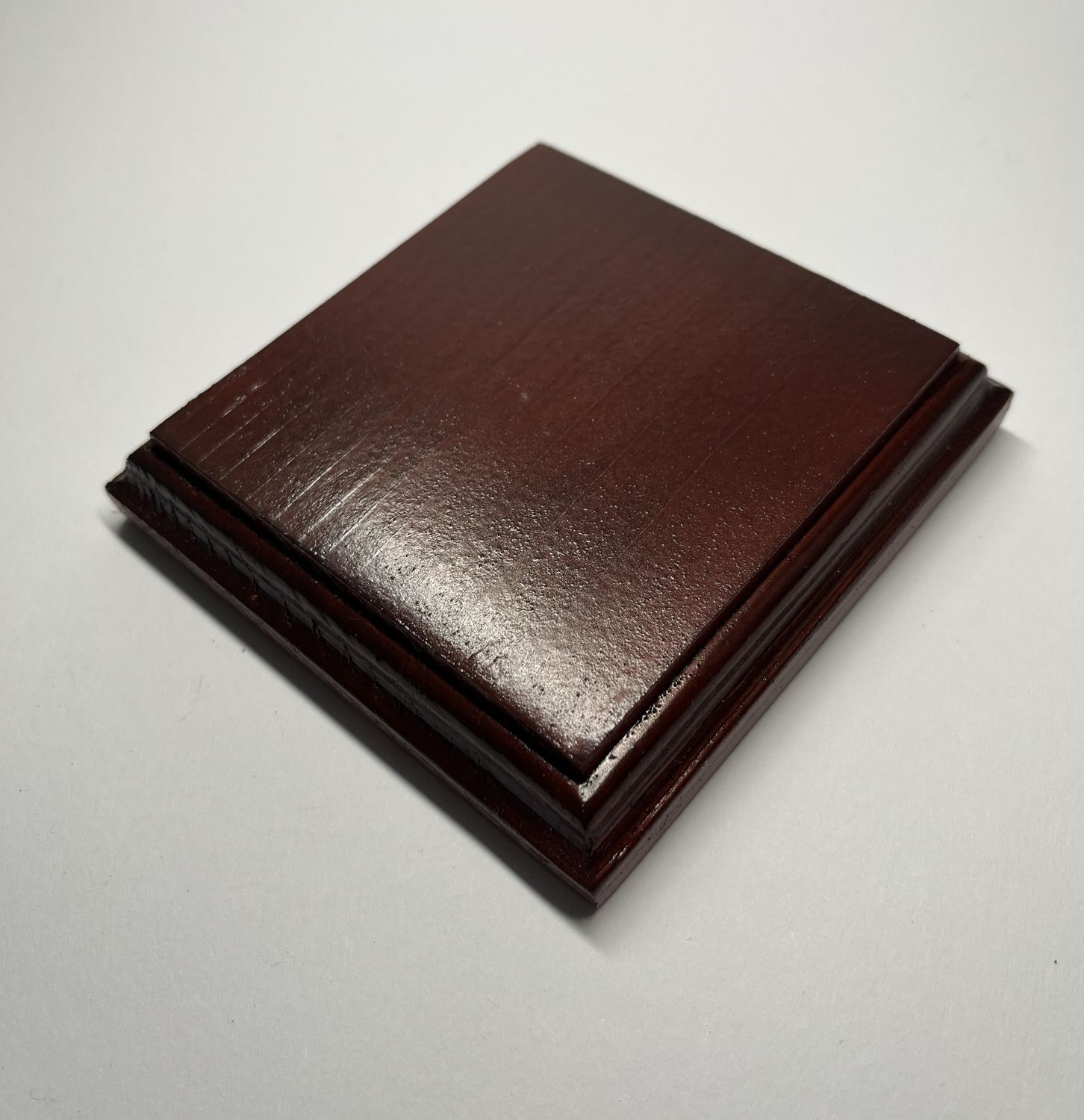 Kwadratowa podstawka dębowa – M | Mahoń | Frez klasyczny