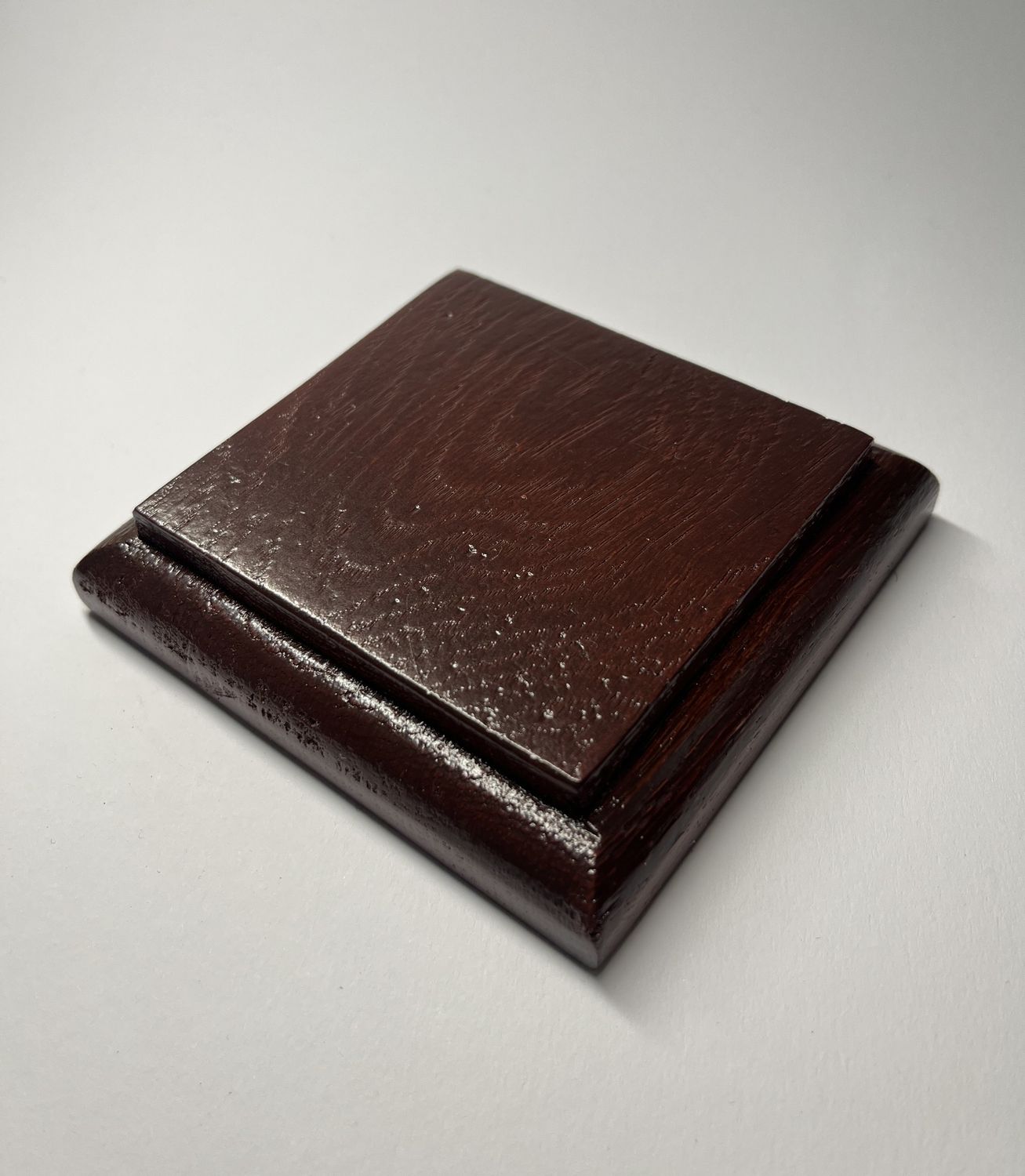 Kwadratowa podstawka dębowa – M | Mahoń | Frez zaokrąglony