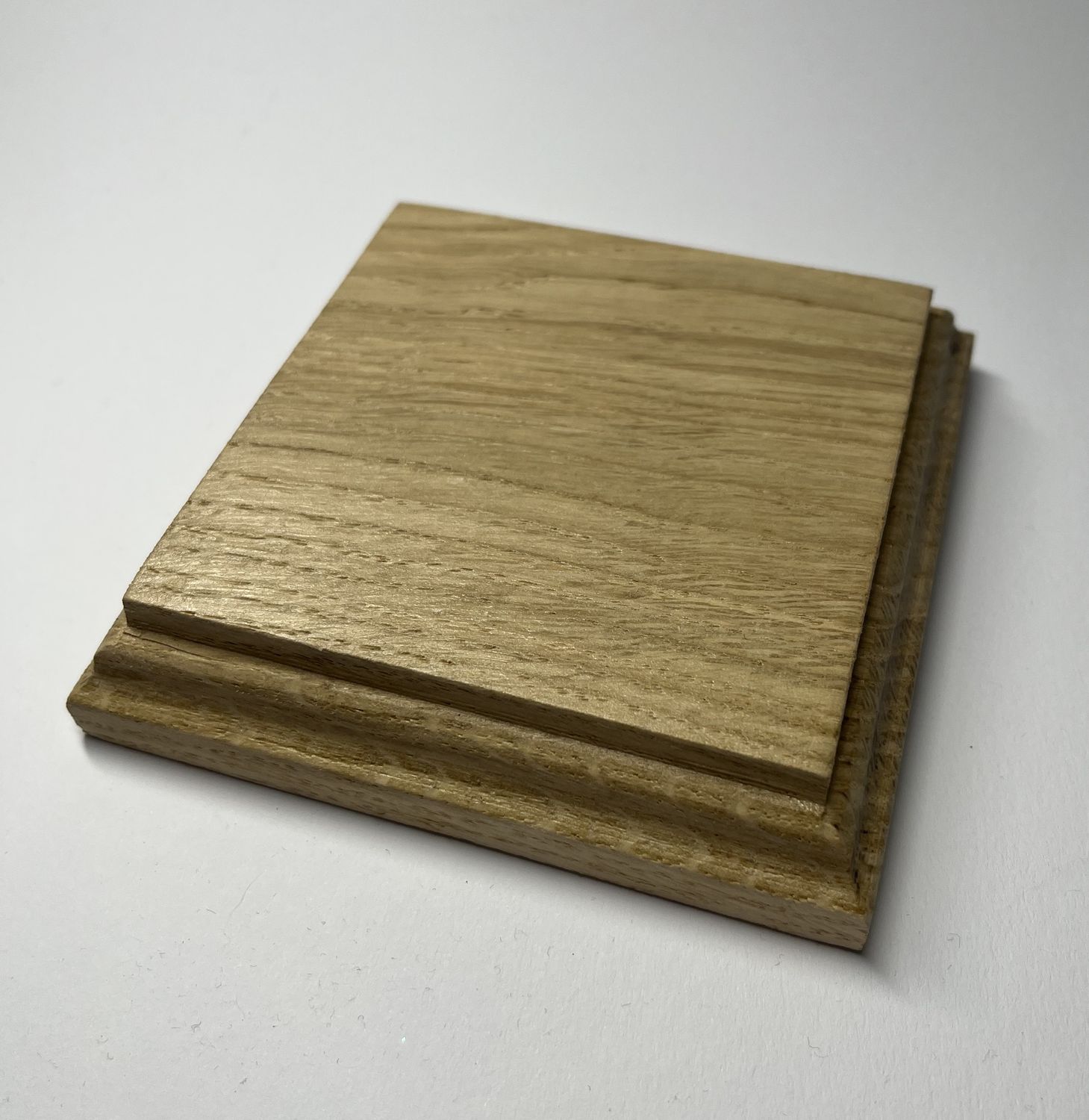 Kwadratowa podstawka dębowa - M | Natural | Frez klasyczny