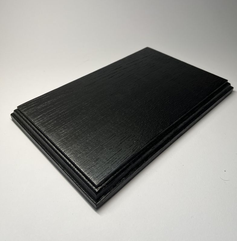 Prostokątna podstawka dębowa – L | Czarny| Frez klasyczny