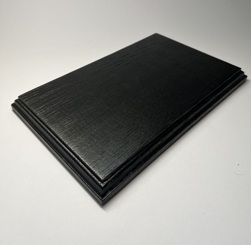 Prostokątna podstawka dębowa – M | Czarny | Frez klasyczny