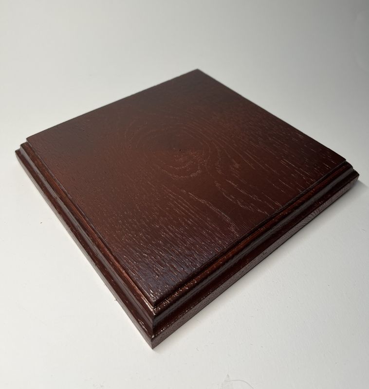 Kwadratowa podstawka dębowa – L | Mahoń | Frez klasyczny