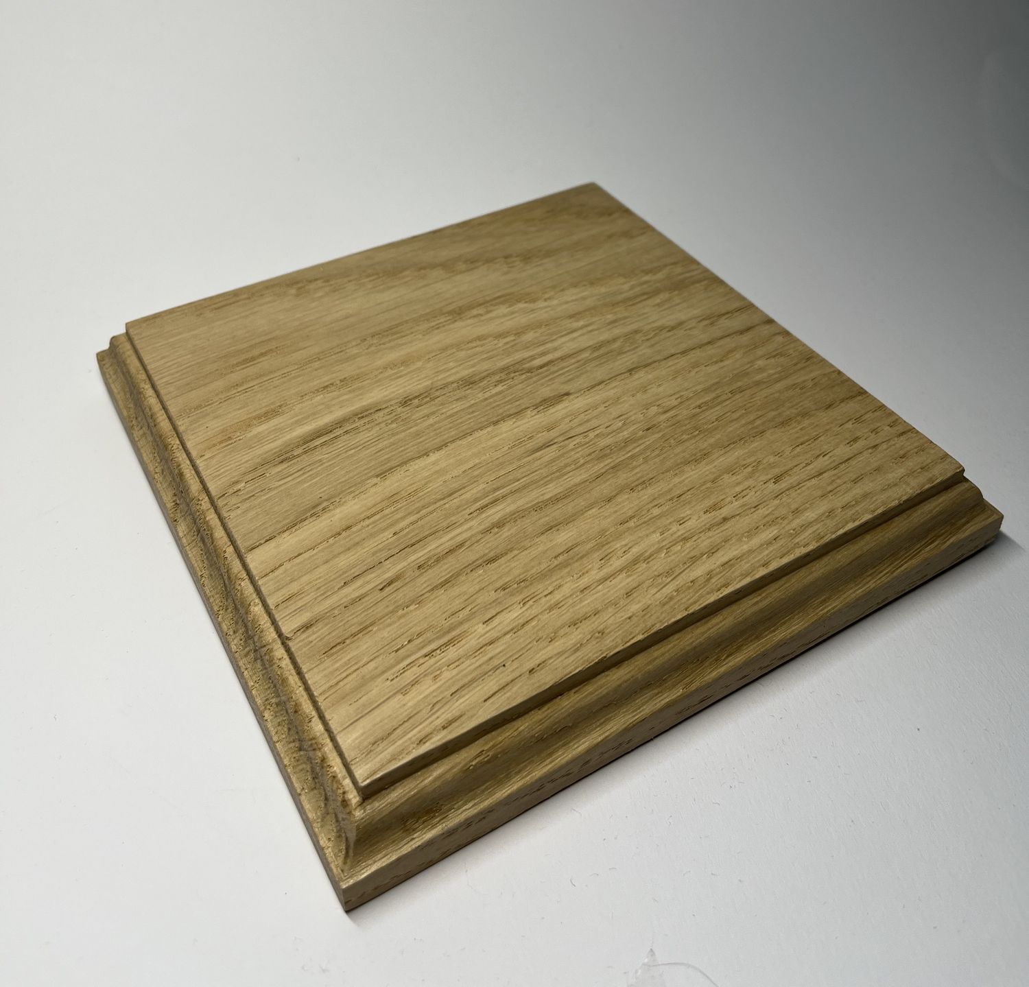 Kwadratowa podstawka dębowa - L | Natural | Frez klasyczny