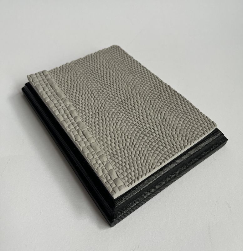 Podstawka dębowa Drewno &amp; Gips – Bruk – Prostokąt S | Czarny | Frez klasyczny