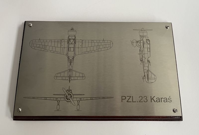 Prostokątna podstawka Drewno–Stal Nierdzewna | L | Czarny| Frez klasyczny – PZL.23 Karaś