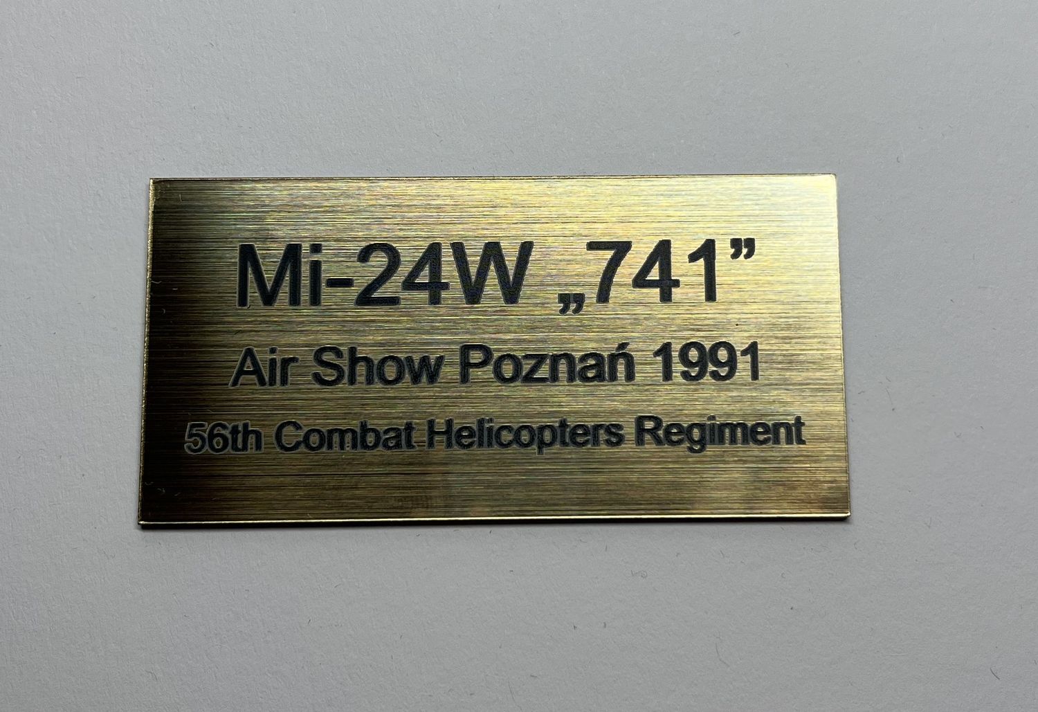 ​Tabliczki grawerowane do modeli – na zamówienie