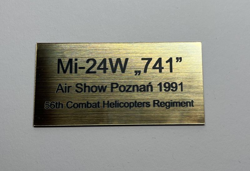 ​Tabliczki grawerowane do modeli – na zamówienie