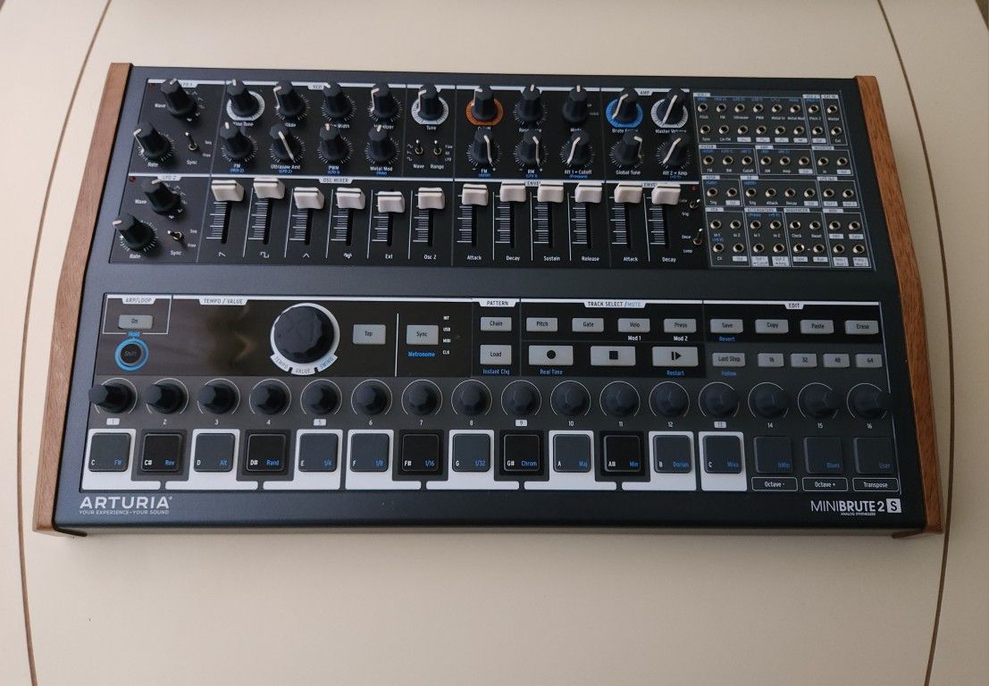 Arturia Minibrute 2S