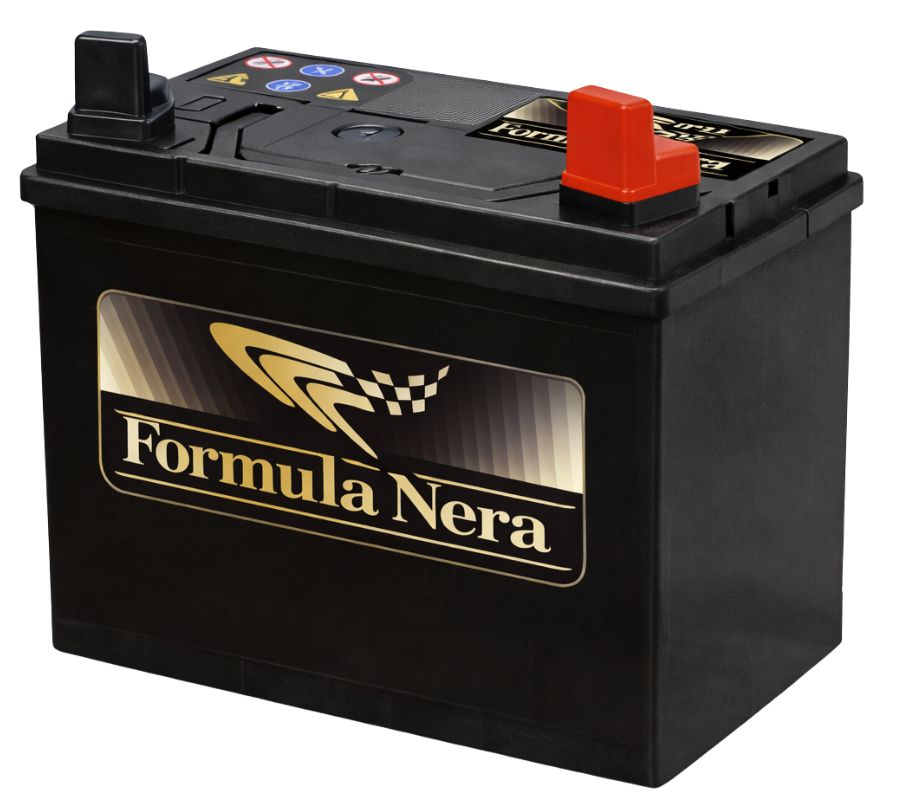 Batteria per auto Formula Nera di colore nero, con etichetta frontale nera e oro e terminali superiori rosso e nero