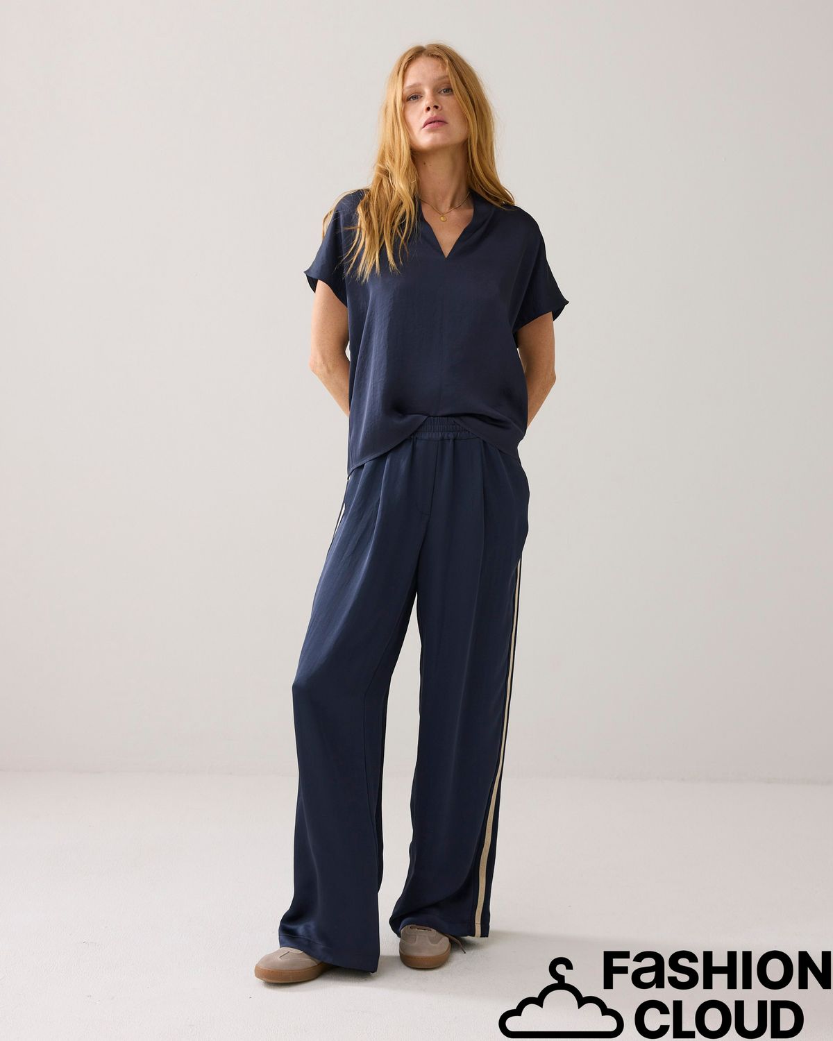 Summum Woman Trousers Heavy silky touch. Inseam c 4s2866-12084 Midnight blue