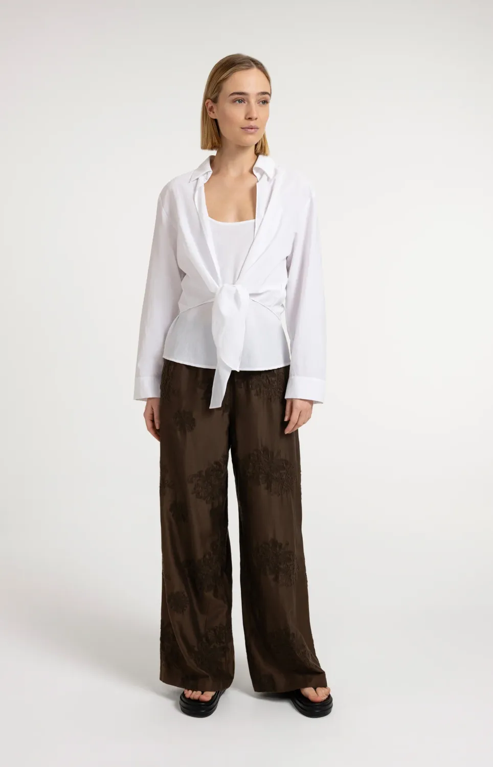 YaYa Broek met geborduurde details 01-301268-607 SLATE BLACK BROWN