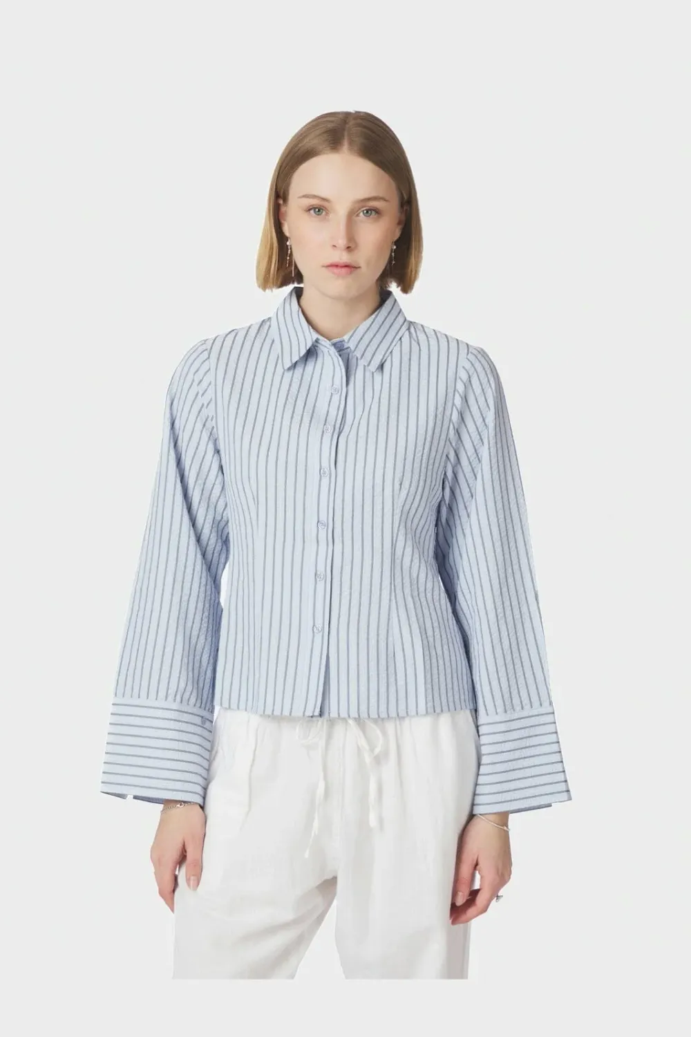 Neo Noir Rosa gestreepte crêpe blouse – blauw