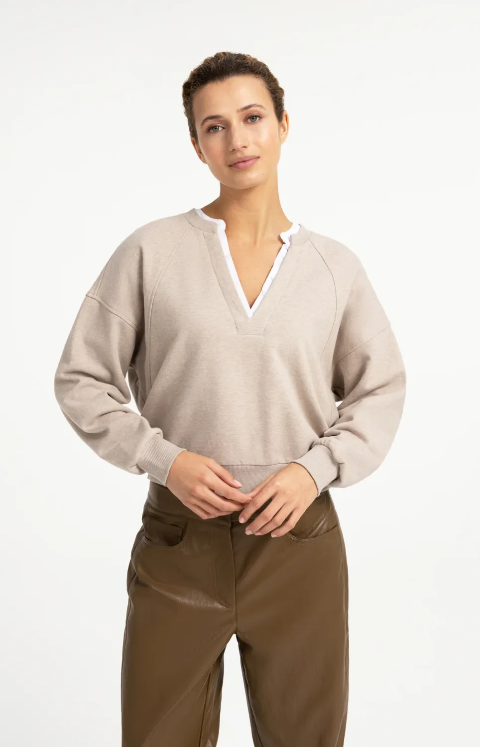 YaYa Sweatshirt met V-hals en gewev 01-109127-608 PURE CASHMERE BROWN
