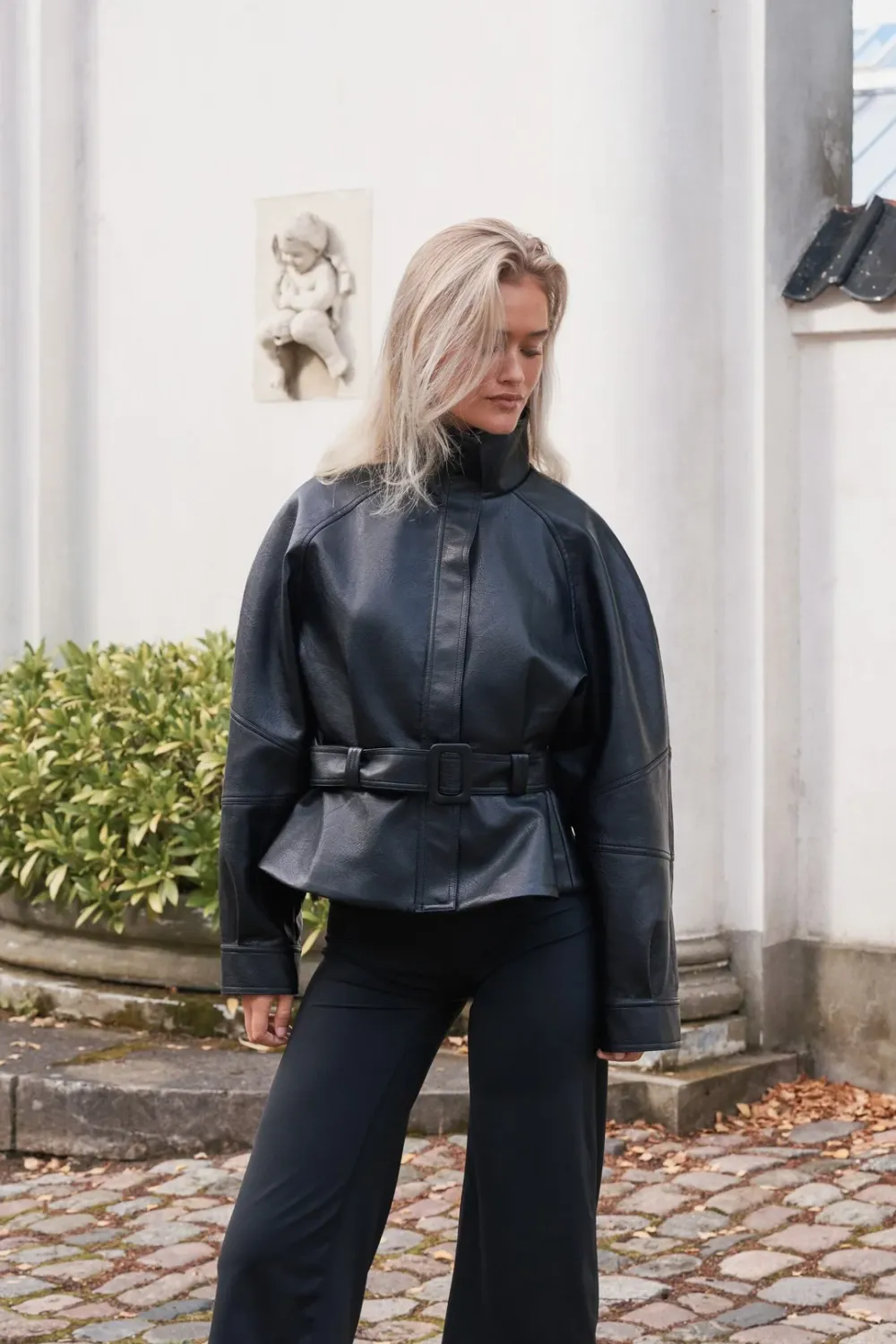 Neo Noir Jaclyn jas van imitatieleer – zwart